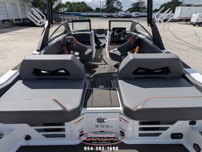 Slide: The Image of Scarab SB235W 2026 - 17