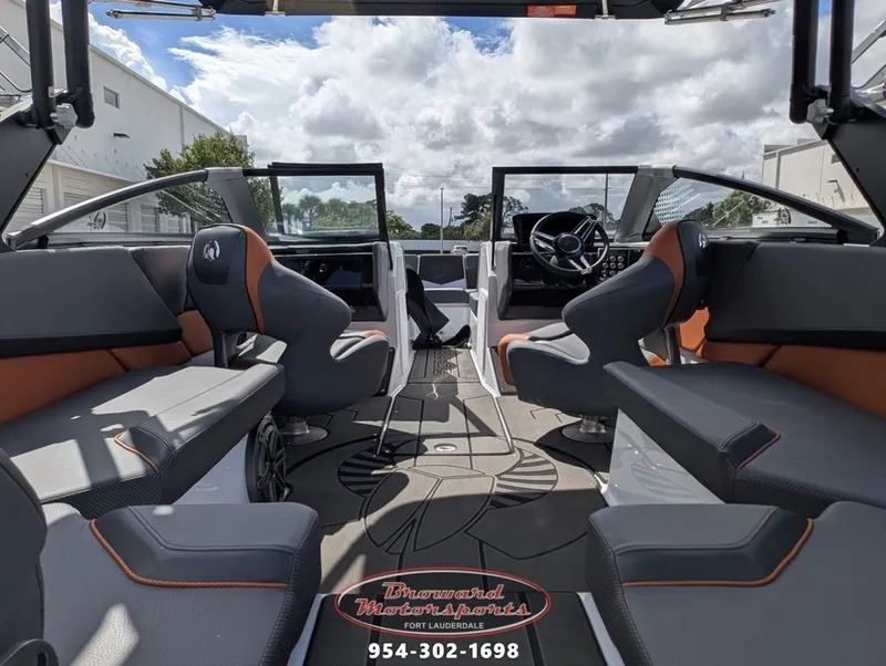 Slide: The Image of Scarab SB235W 2026 - 18