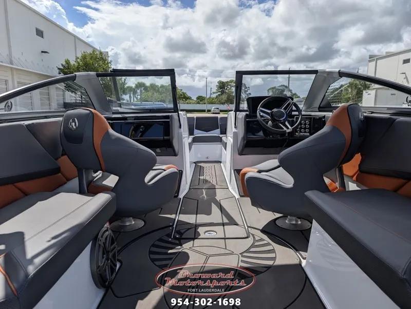 Slide: The Image of Scarab SB235W 2026 - 22