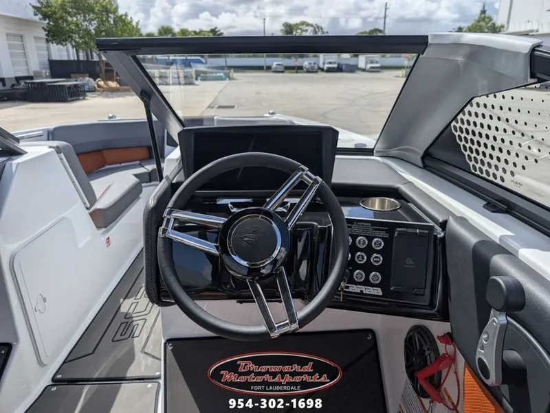 Slide: The Image of Scarab SB235W 2026 - 26