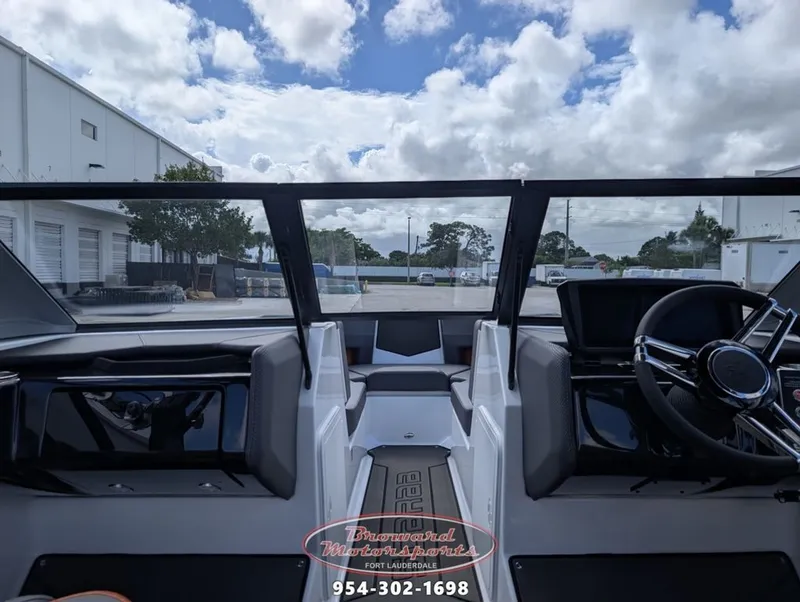 Slide: The Image of Scarab SB235W 2026 - 31