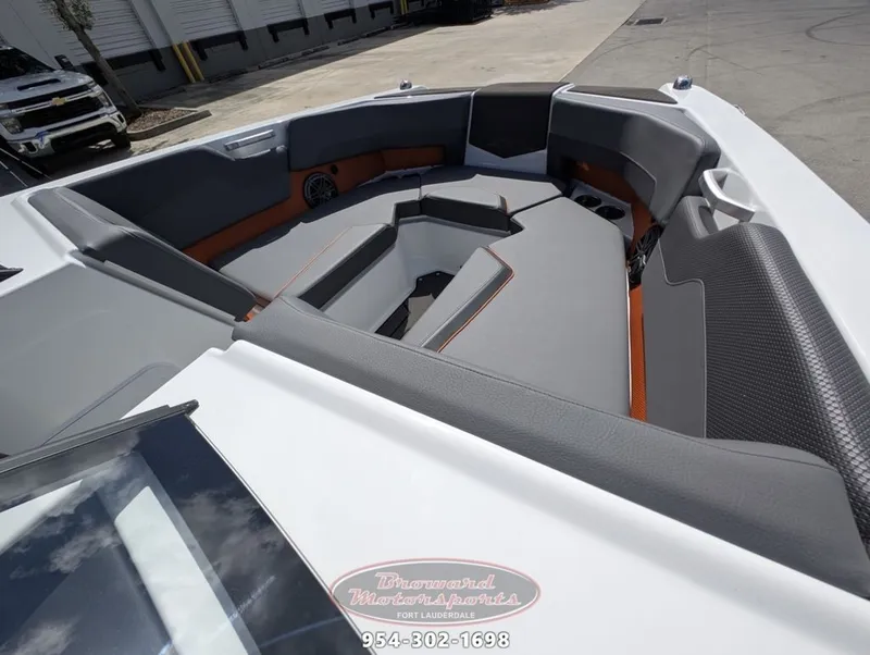 Slide: The Image of Scarab SB235W 2026 - 34