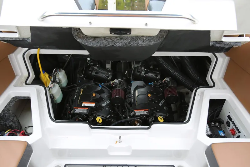 Slide: The Image of Scarab 255 Impulse 2017 - 56