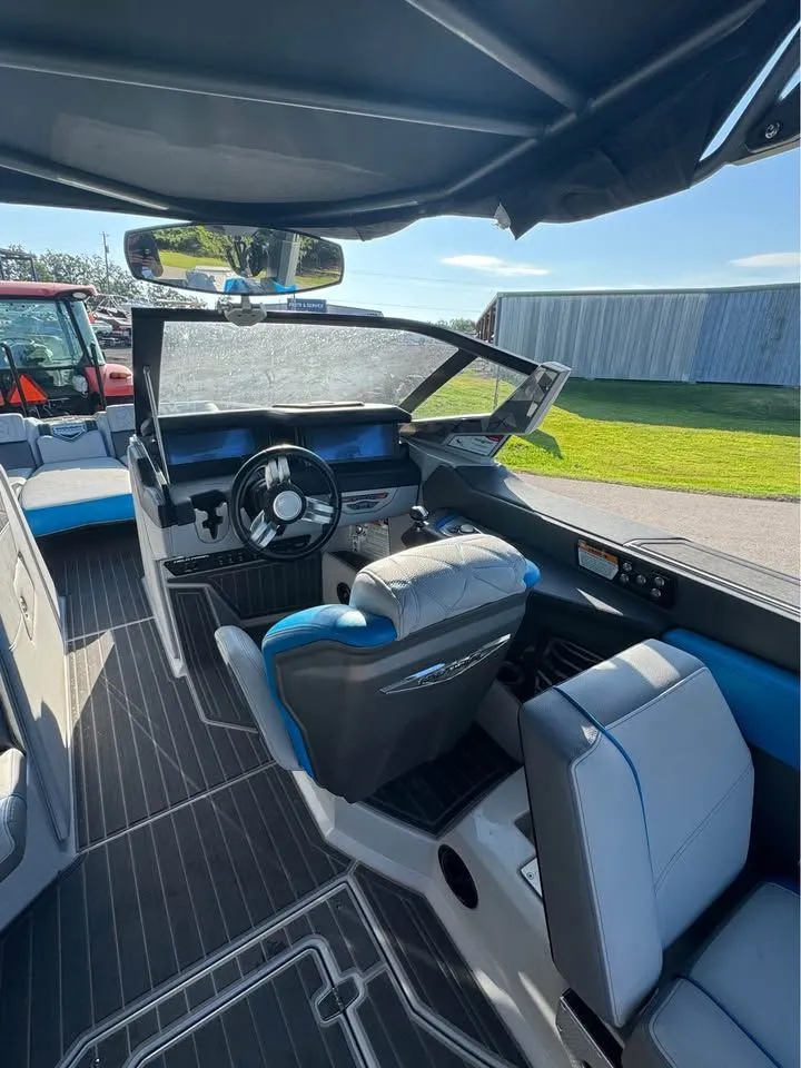 Slide: The Image of Nautique Super Air Nautique G25 Paragon 2022 - 10