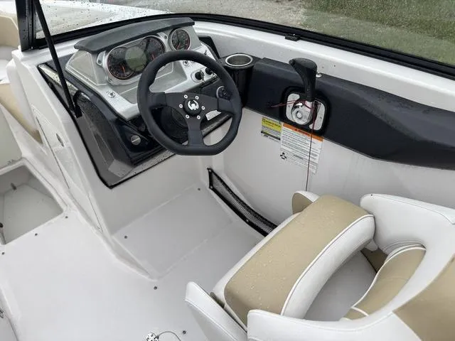 Slide: The Image of Scarab 255 H.O. 2016 - 15