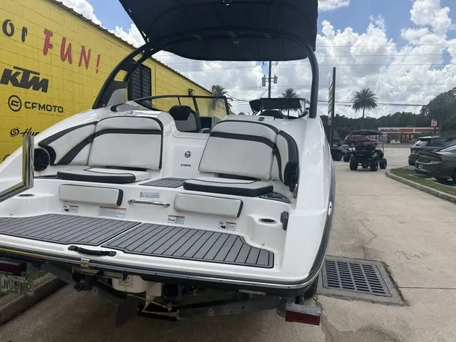 Slide: The Image of Yamaha 242 Limited S E-Series 2018 - 13