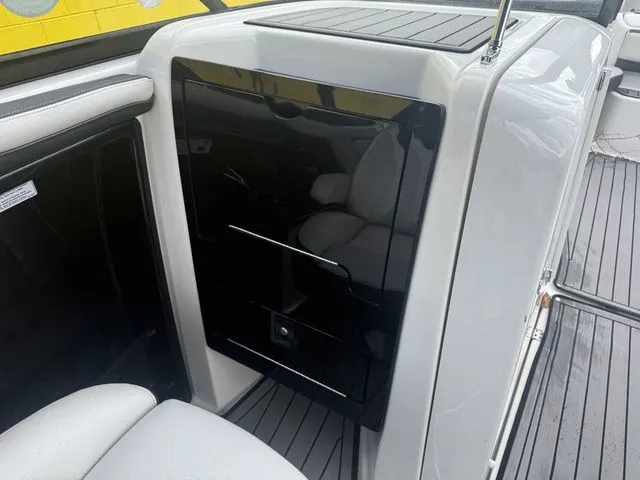 Slide: The Image of Yamaha 242 Limited S E-Series 2018 - 20