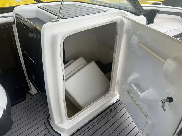 Slide: The Image of Yamaha 242 Limited S E-Series 2018 - 21