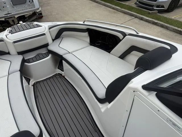 Slide: The Image of Yamaha 242 Limited S E-Series 2018 - 23