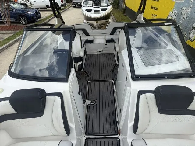 Slide: The Image of Yamaha 242 Limited S E-Series 2018 - 25