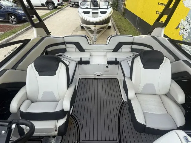 Slide: The Image of Yamaha 242 Limited S E-Series 2018 - 26