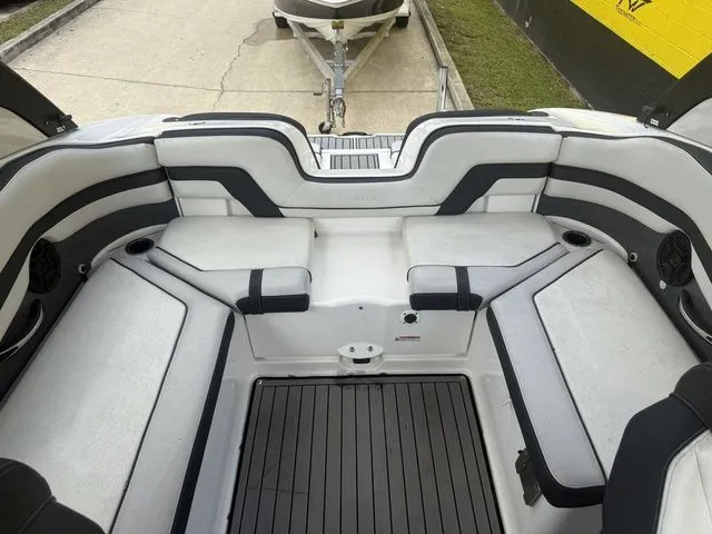 Slide: The Image of Yamaha 242 Limited S E-Series 2018 - 27