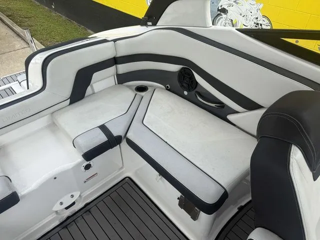 Slide: The Image of Yamaha 242 Limited S E-Series 2018 - 28