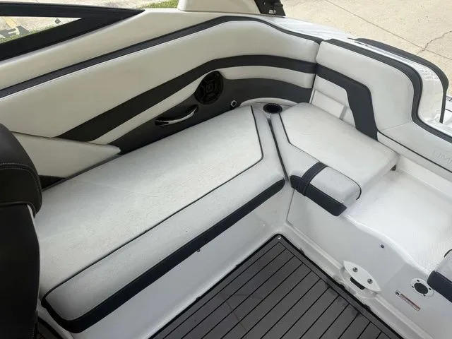 Slide: The Image of Yamaha 242 Limited S E-Series 2018 - 29