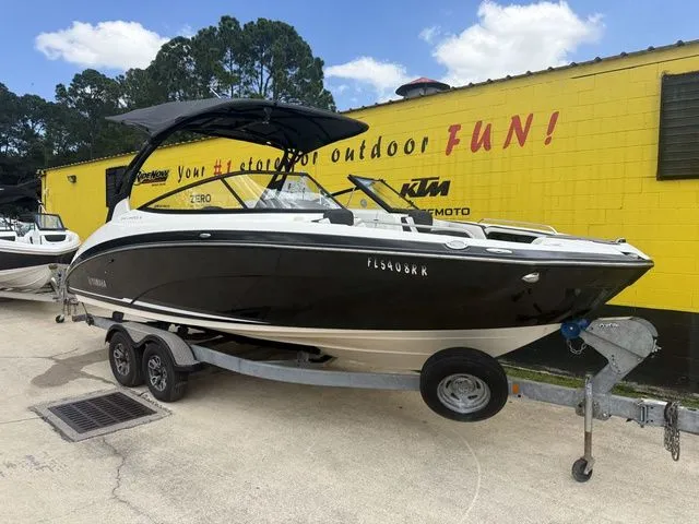 Slide: The Image of Yamaha 242 Limited S E-Series 2018 - 3