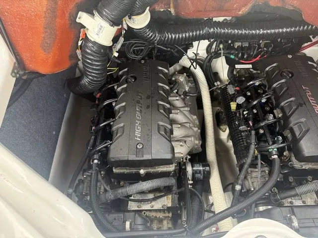 Slide: The Image of Yamaha 242 Limited S E-Series 2018 - 32