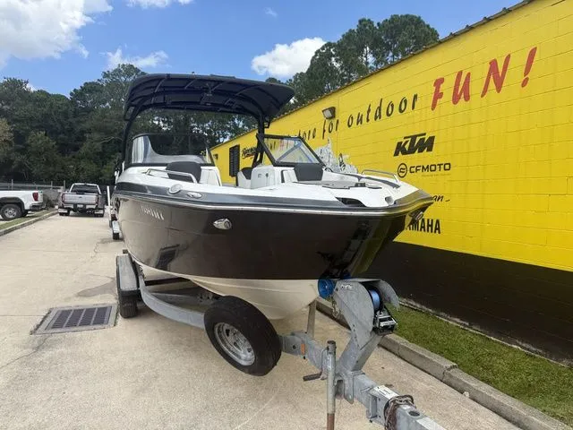 Slide: The Image of Yamaha 242 Limited S E-Series 2018 - 5