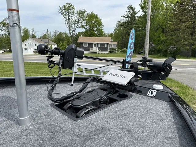 Slide: The Image of Tracker SAVAGE™ 215 2025 - 3