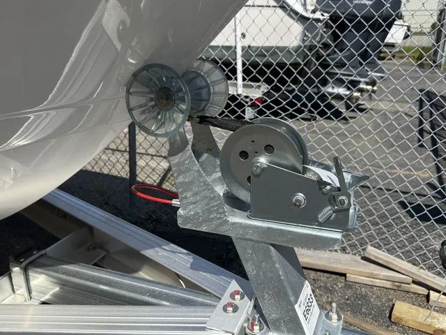 Slide: The Image of Robalo R160 2025 - 3