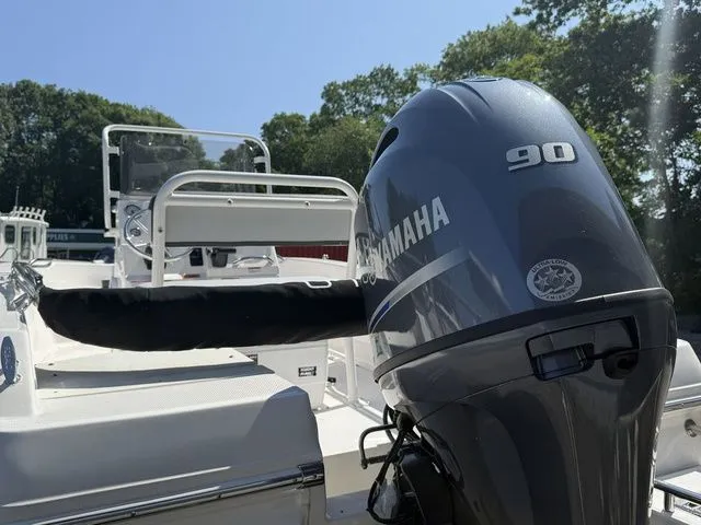 Slide: The Image of Robalo R160 2025 - 5