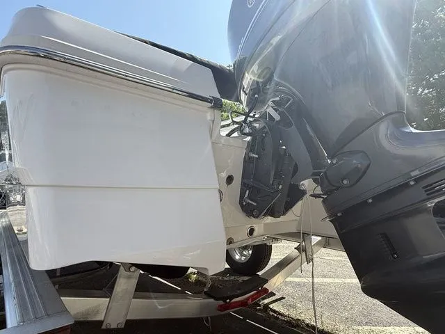 Slide: The Image of Robalo R160 2025 - 6