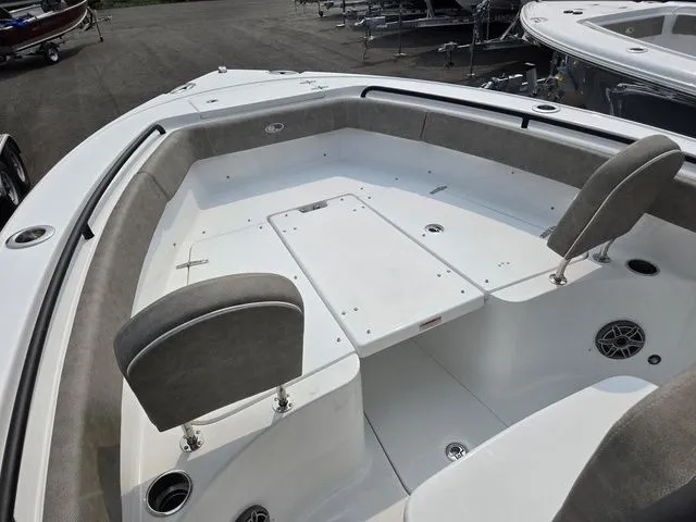 Slide: The Image of Sea Hunt Ultra 255se 2026 - 13