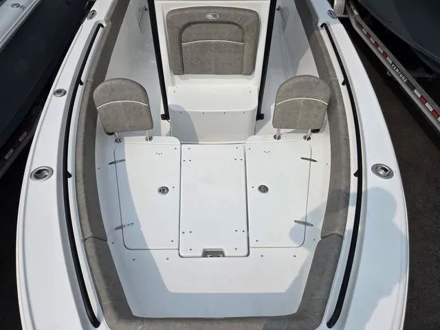 Slide: The Image of Sea Hunt Ultra 255se 2026 - 14