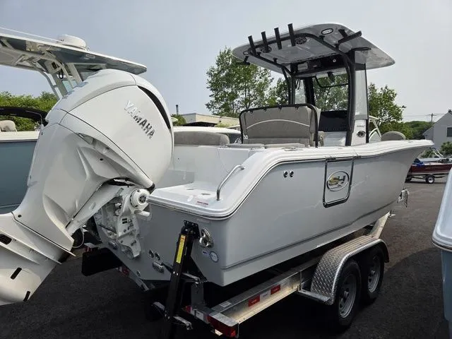 Slide: The Image of Sea Hunt Ultra 255se 2026 - 5