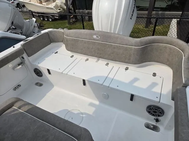 Slide: The Image of Sea Hunt Ultra 255se 2026 - 8