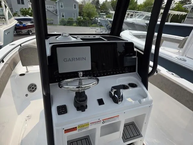 Slide: The Image of Sea Hunt Ultra 255se 2026 - 9