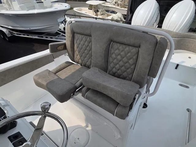 Slide: The Image of Sea Hunt Ultra 265SE 2026 - 10