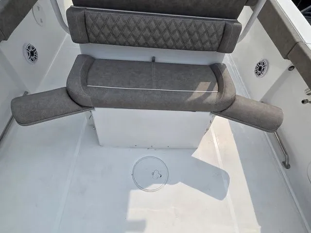 Slide: The Image of Sea Hunt Ultra 265SE 2026 - 12