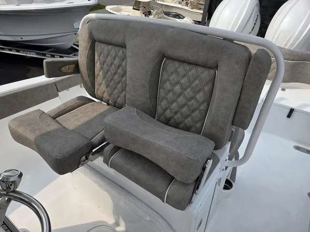 Slide: The Image of Sea Hunt Ultra 265SE 2026 - 15