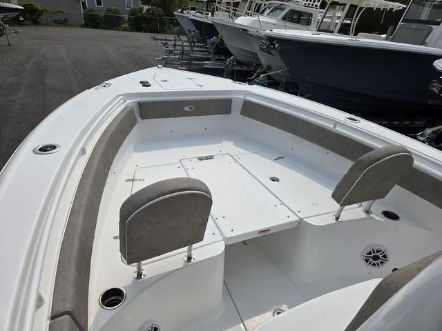 Slide: The Image of Sea Hunt Ultra 265SE 2026 - 16