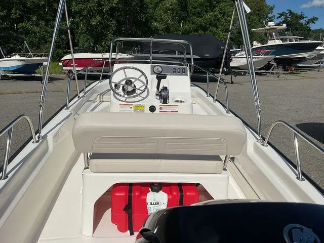 Slide: The Image of Boston Whaler 150 Montauk 2025 - 10