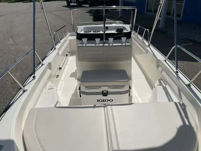 Slide: The Image of Boston Whaler 150 Montauk 2025 - 9