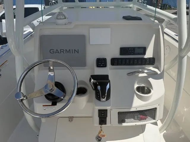 Slide: The Image of Sailfish 220 CC 2023 - 11