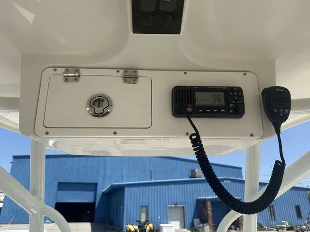 Slide: The Image of Sailfish 220 CC 2023 - 14