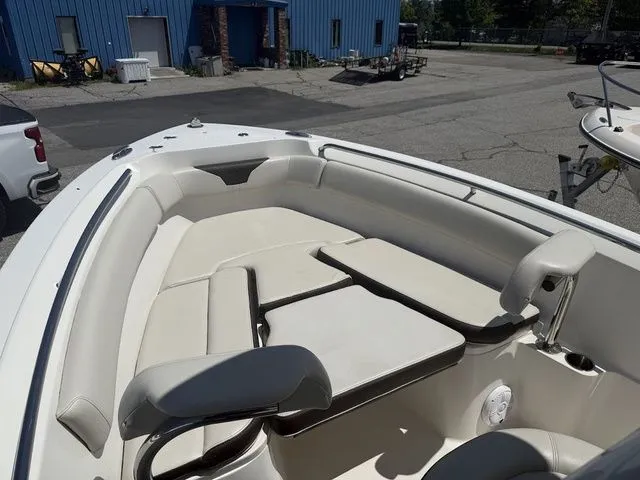 Slide: The Image of Sailfish 220 CC 2023 - 15