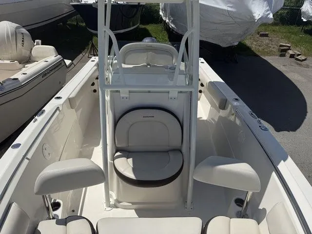 Slide: The Image of Sailfish 220 CC 2023 - 16