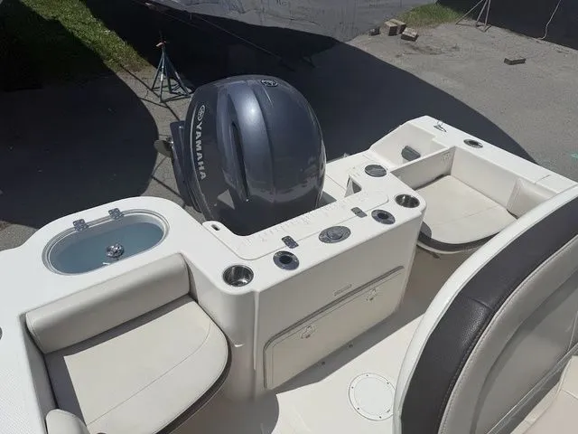 Slide: The Image of Sailfish 220 CC 2023 - 8