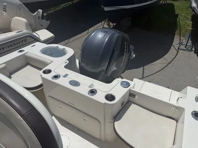 Slide: The Image of Sailfish 220 CC 2023 - 9