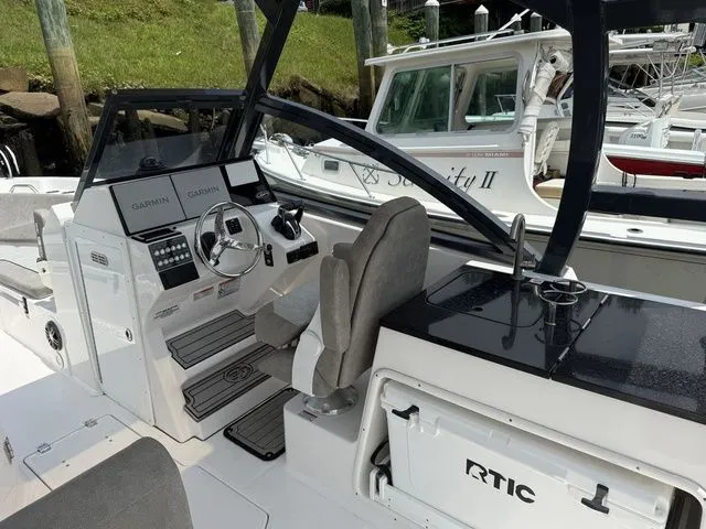 Slide: The Image of Sea Fox 268 Traveler 2023 - 5