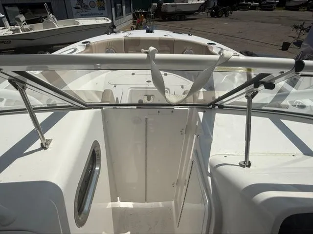 Slide: The Image of Edgewater 248CX 2025 - 14