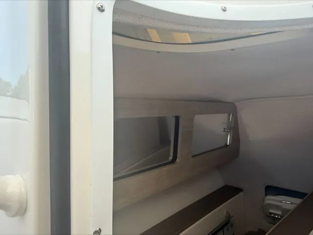 Slide: The Image of Edgewater 248CX 2025 - 6