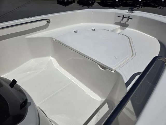 Slide: The Image of Boston Whaler 130 Super Sport 2025 - 11