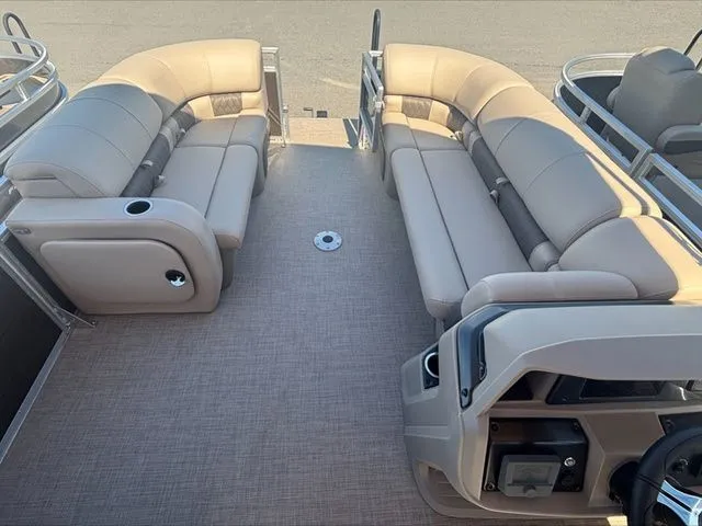 Slide: The Image of Sun Tracker SportFish™ 22 DLX 2025 - 6