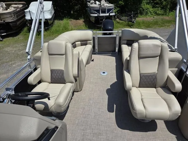 Slide: The Image of Sun Tracker Party Barge 22 DLX 2025 - 9