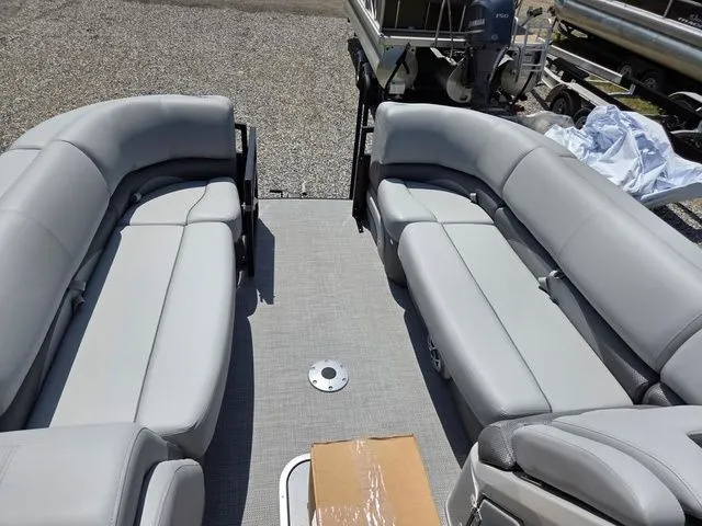 Slide: The Image of Regency 230 DL3 2025 - 16