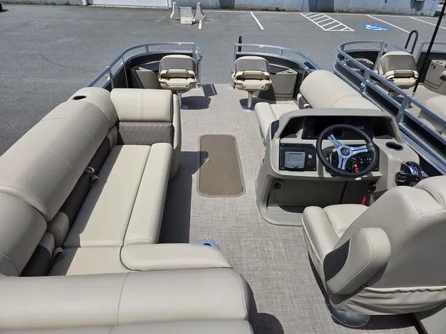 Slide: The Image of Sun Tracker Fishin' Barge 22 XP3 2025 - 12